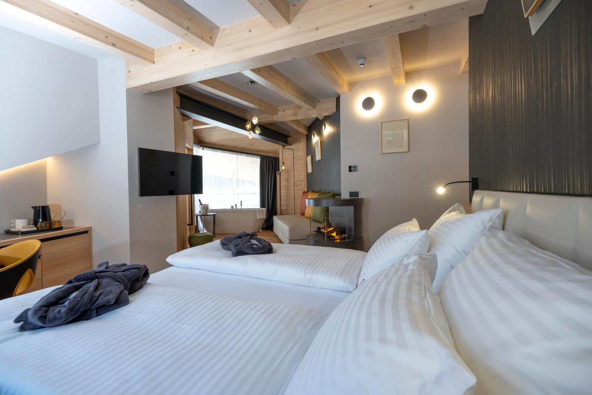 Locanda Degli Artisti Art Hotel Canazei Extérieur photo